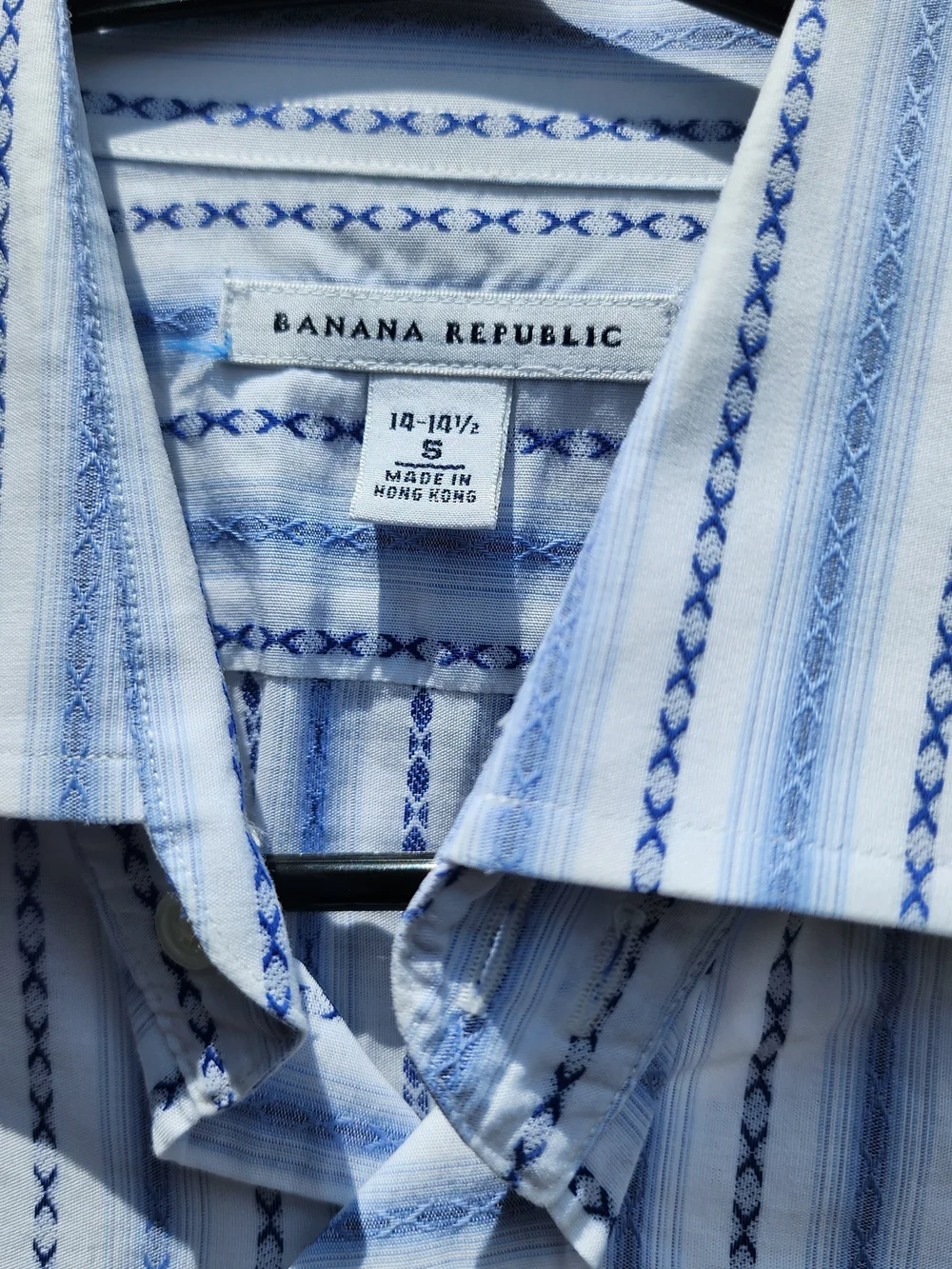 Banana Republic Men's Small Blue Striped Button-Down Shirt. Size 14-14.5/ Small.